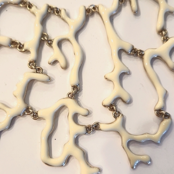 SALE$6*or2for$10.* White and Gold Necklace - Picture 2 of 5